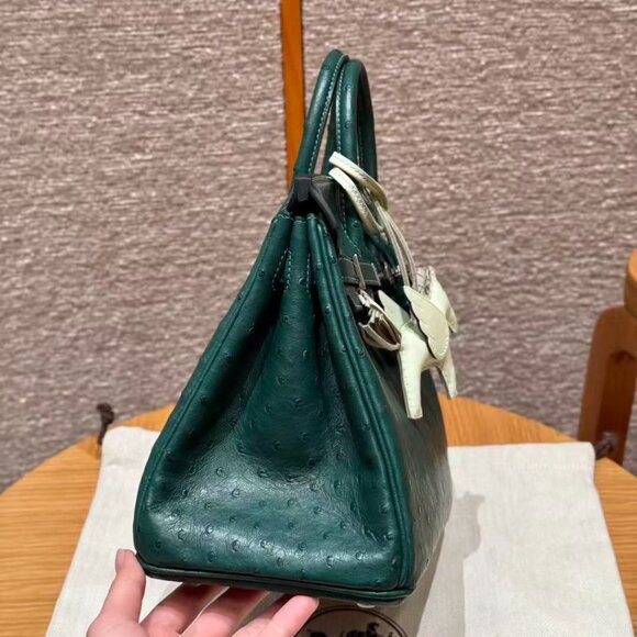 Classic Hermes Bag: A Stylish and Versatile Choice for Elegance - Picture 5 of 6